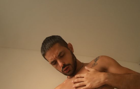 Julián Escort Masculino