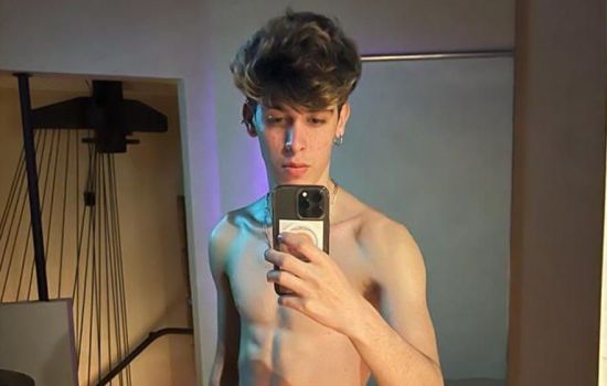 Eliot Twink Escort Masculino